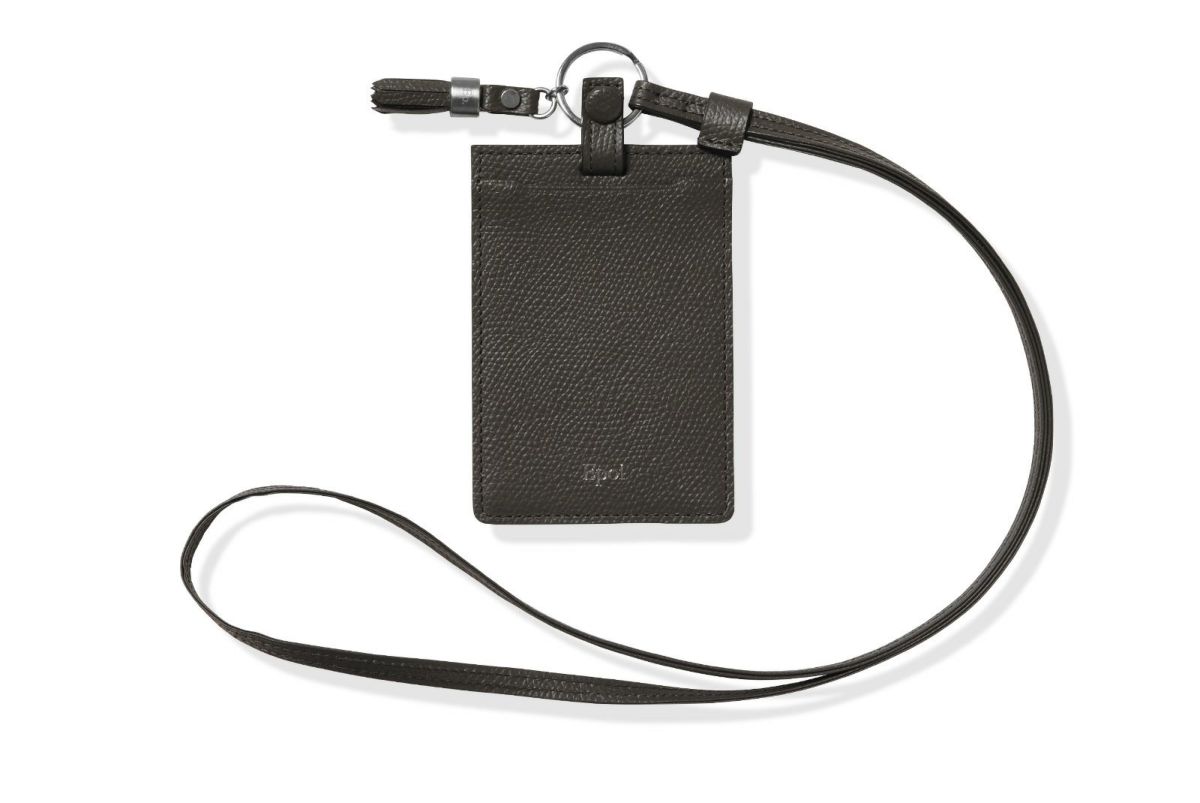 ツールズ パスケース すす