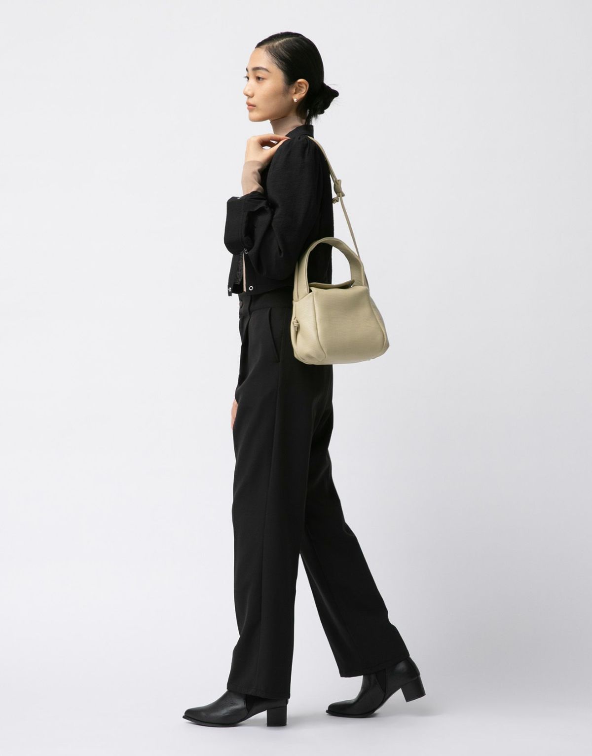 タック 2WAYワンショルダーバッグ オフホワイト