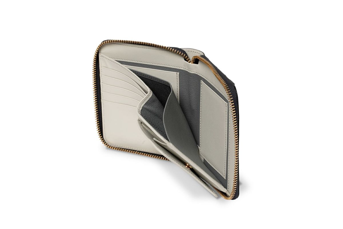 タイル ミドルラウンドファスナー二つ折り財布 アイスグレー