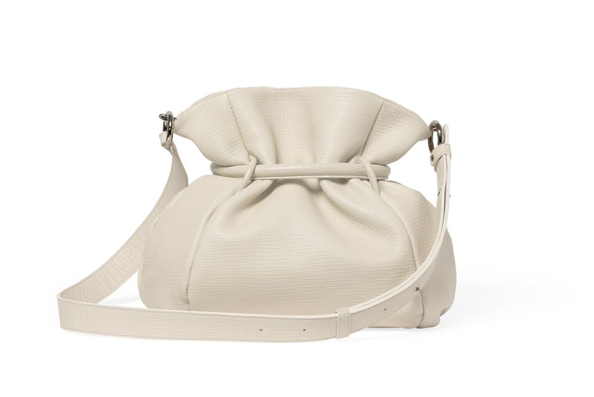 タック 2WAYミドルショルダーバッグ オフホワイト