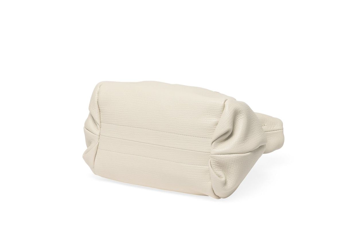 タック 2WAYミドルショルダーバッグ オフホワイト