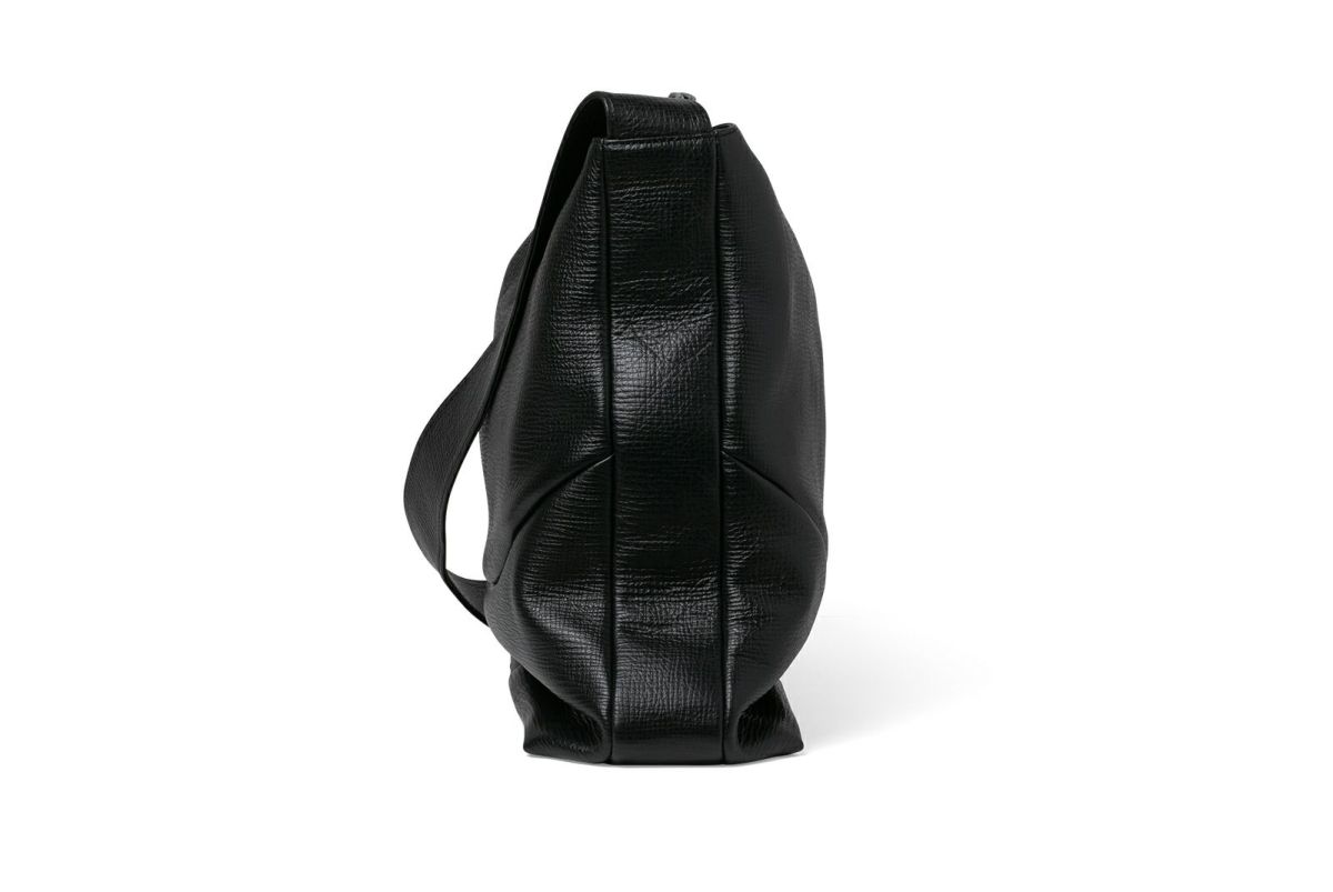 タック ワンショルダーバッグ ブラック