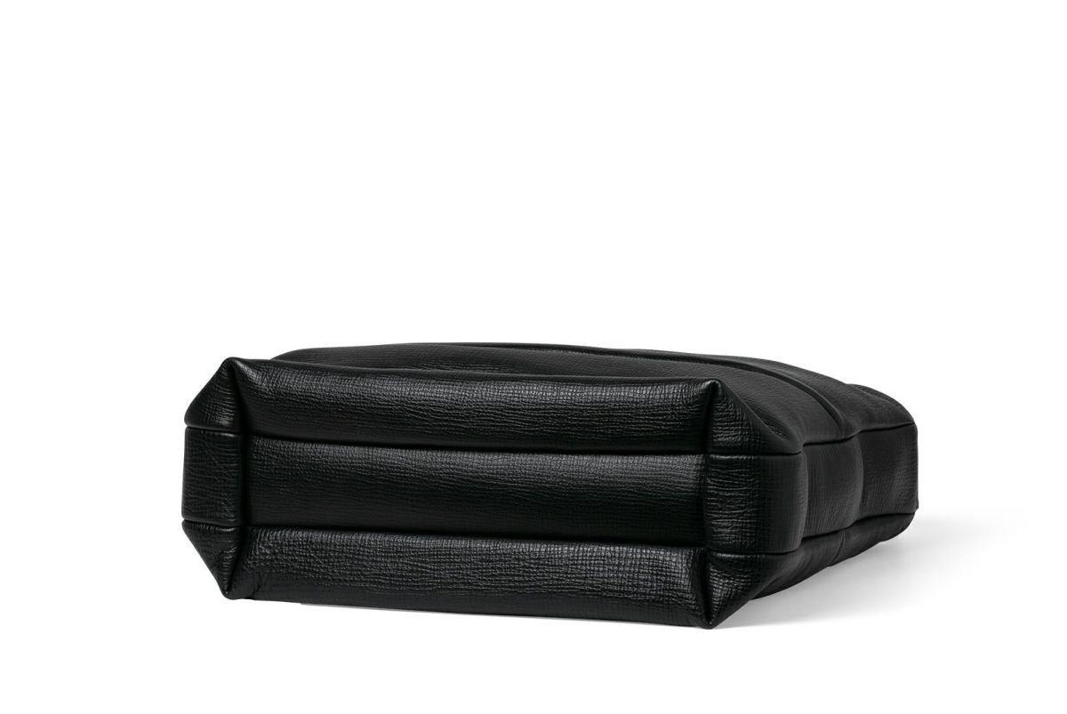 タック ワンショルダーバッグ ブラック