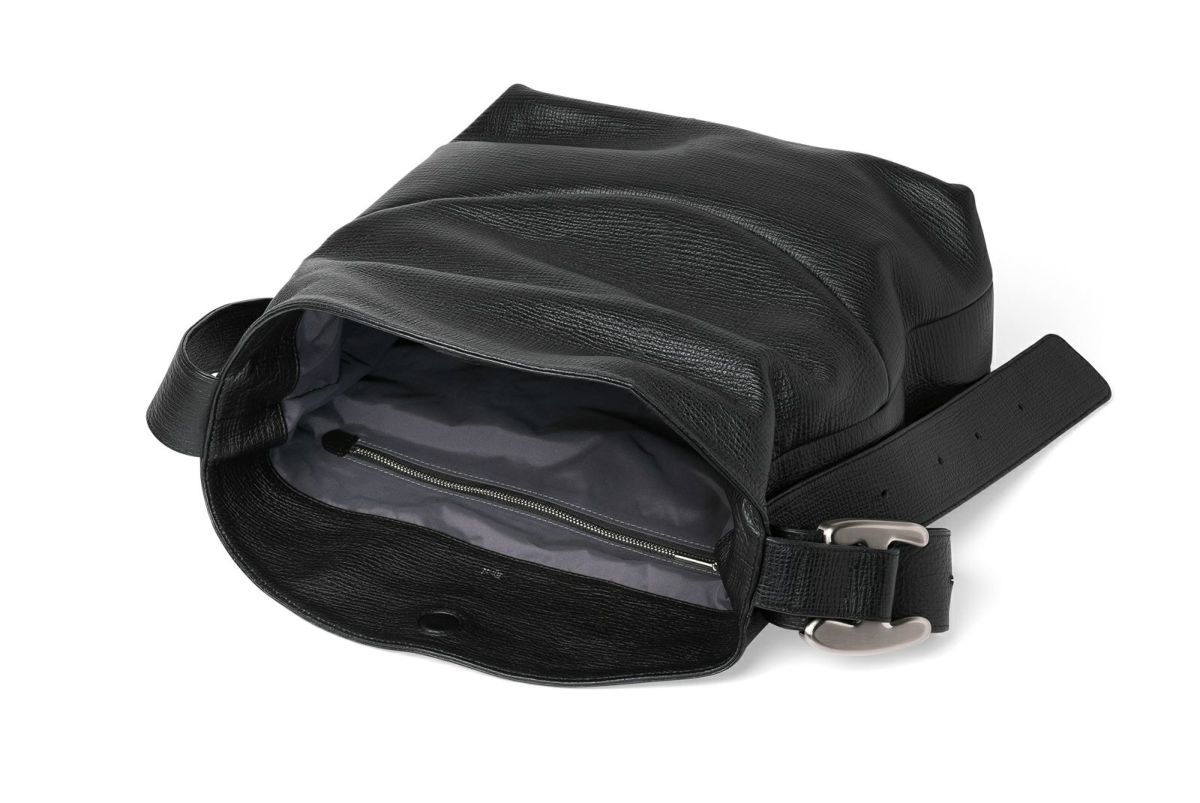 タック ワンショルダーバッグ ブラック