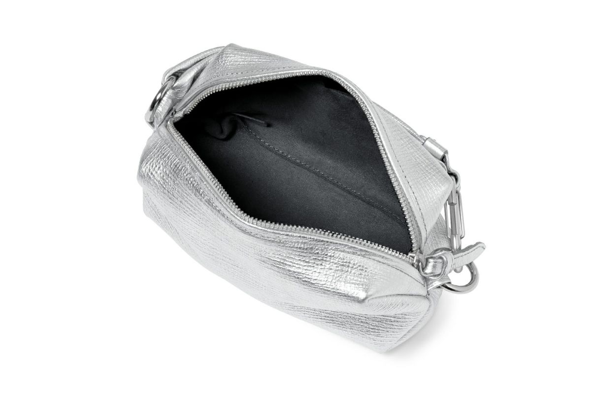 タック メタリック クラッチポーチ シルバー