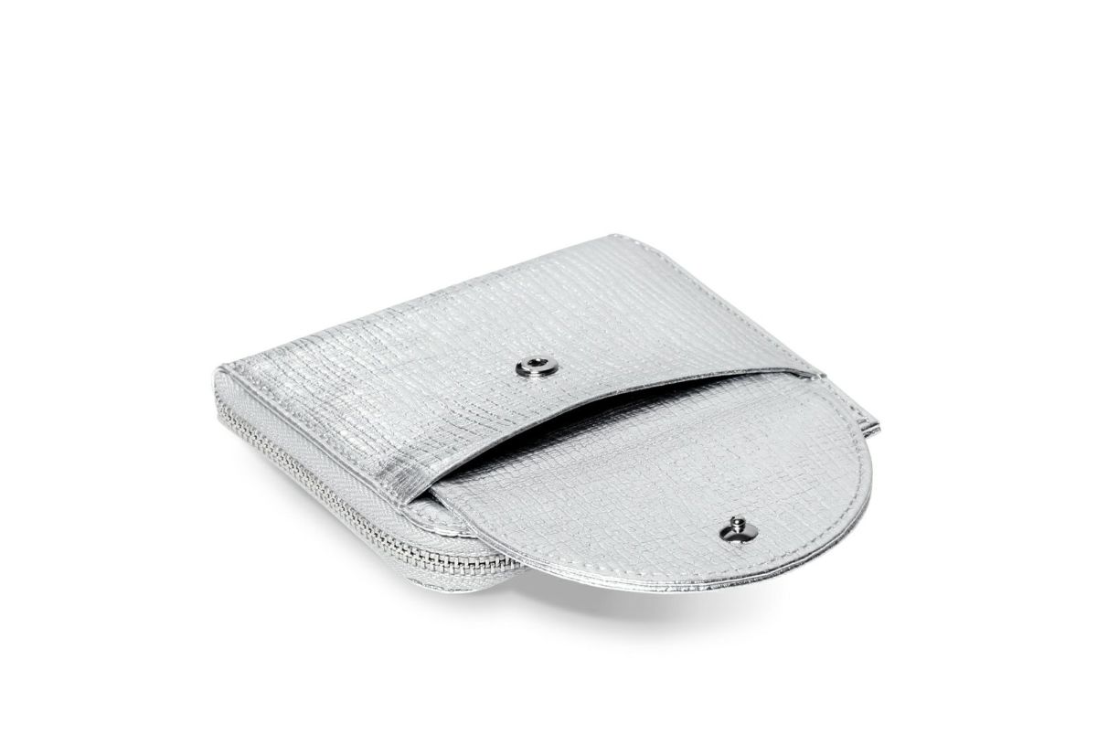 タック メタリック Lファスナーコンパクト折り財布 シルバー
