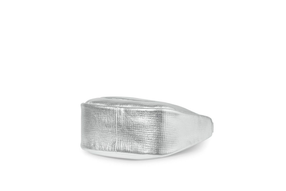 タック メタリック クッキーショルダーバッグ シルバー