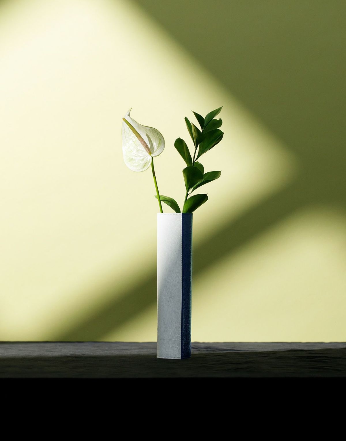 リプル フラワーベース ネイビー×ホワイト