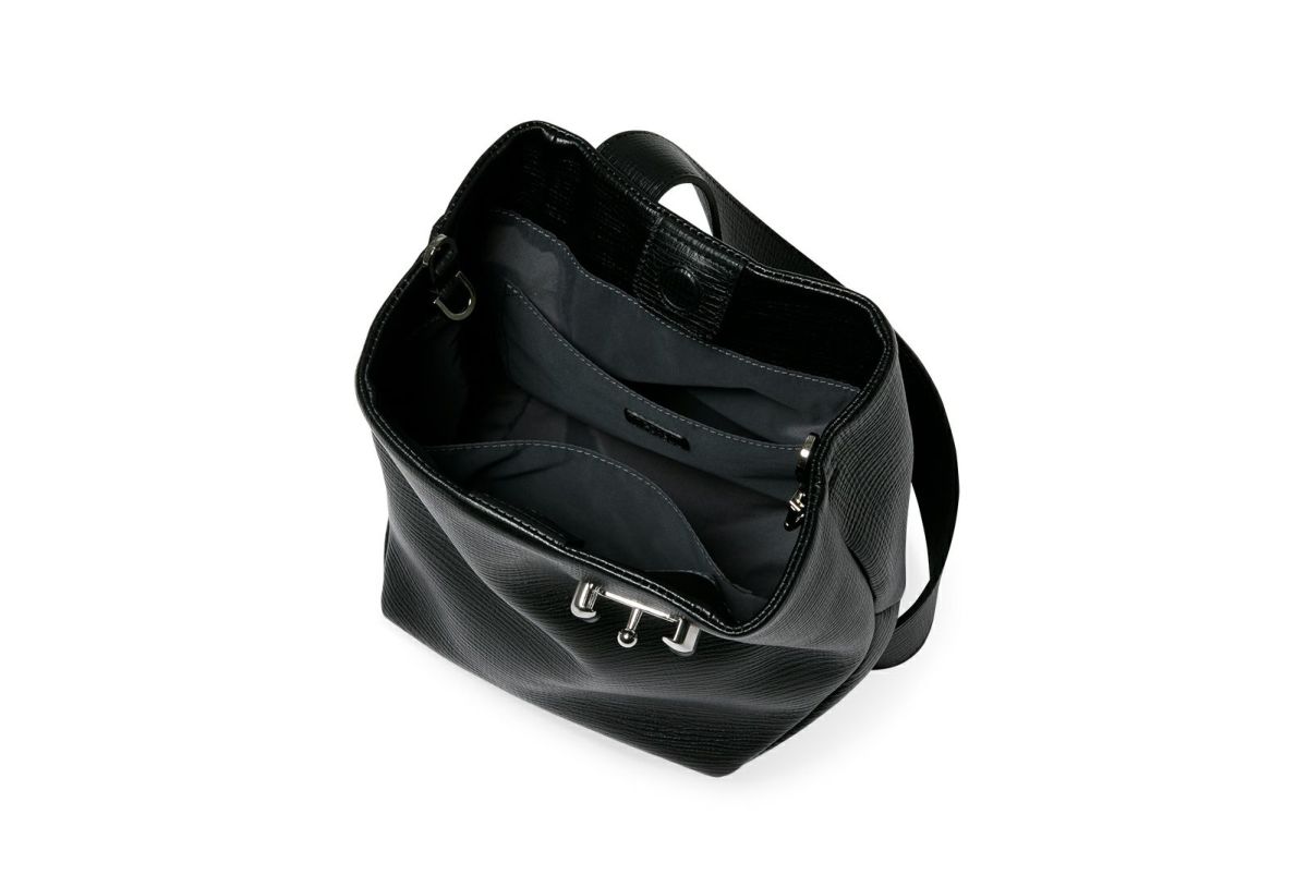 タック ミドルワンショルダーバッグ ブラック