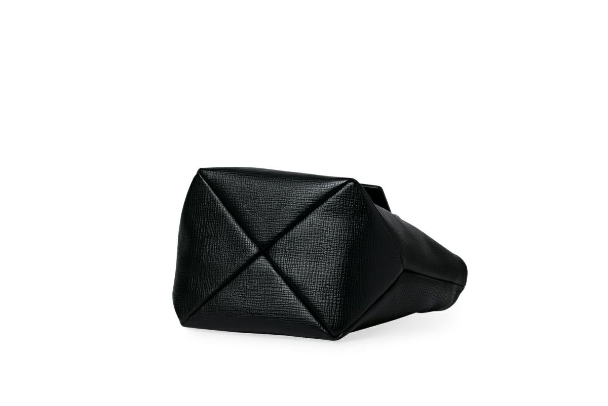 タック ミドルワンショルダーバッグ ブラック