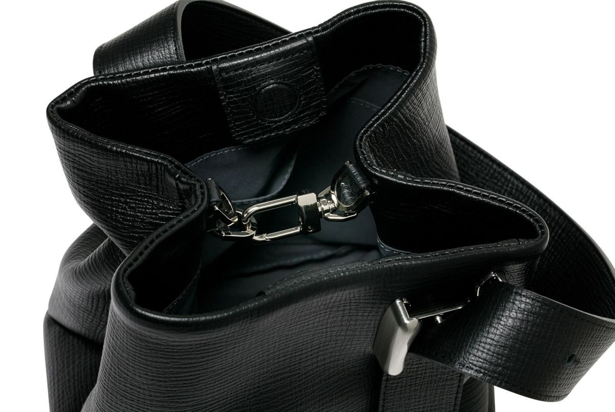 タック ミドルワンショルダーバッグ ブラック