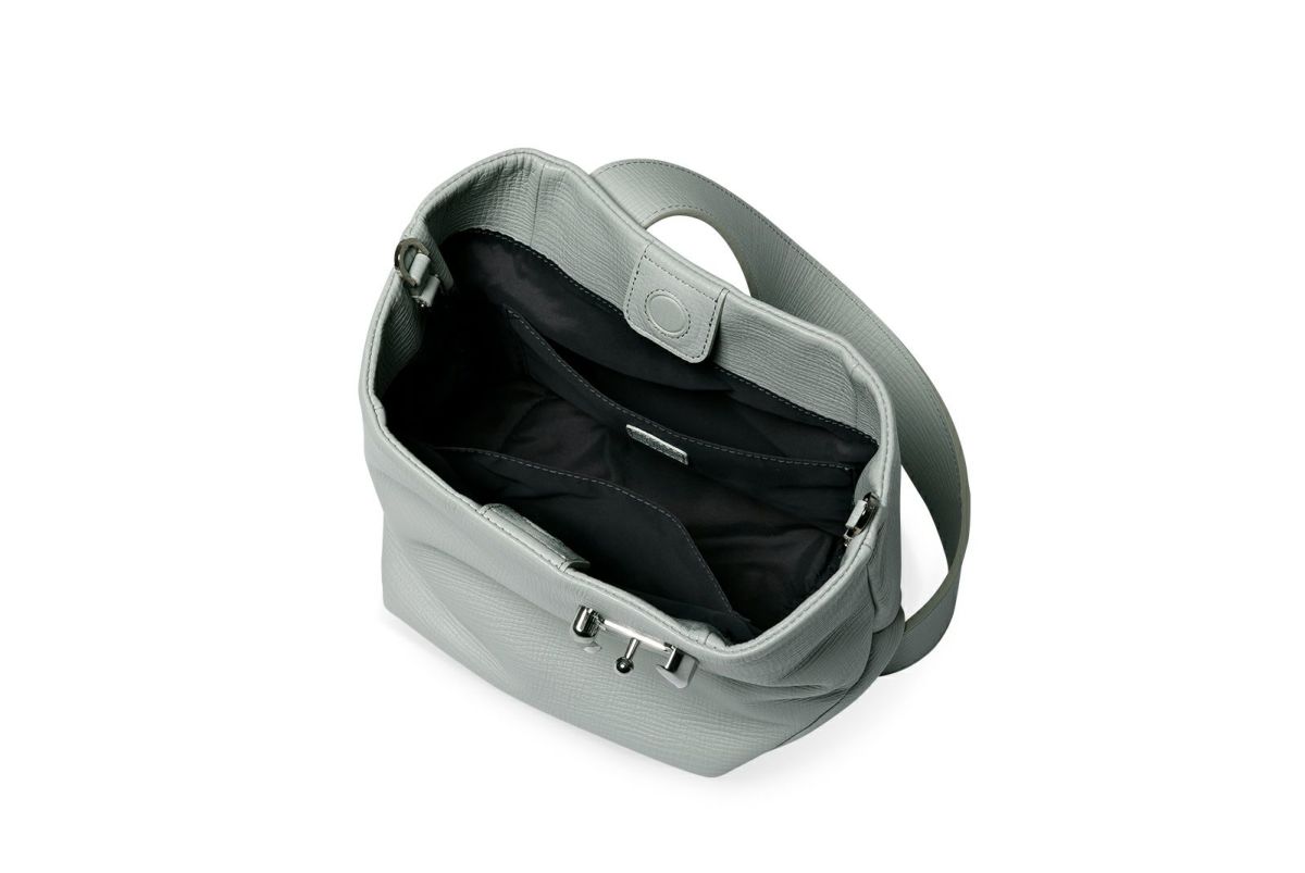 タック ミドルワンショルダーバッグ ライトグレー