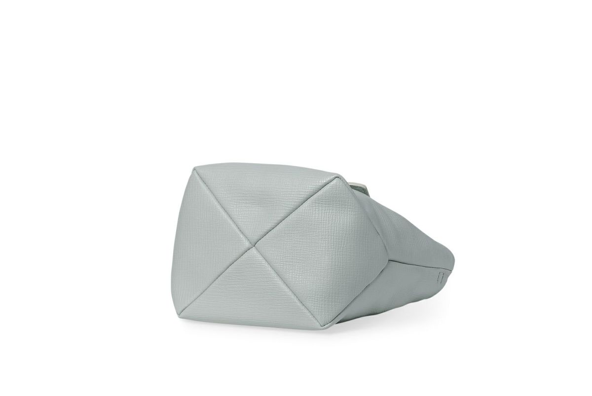 タック ミドルワンショルダーバッグ ライトグレー