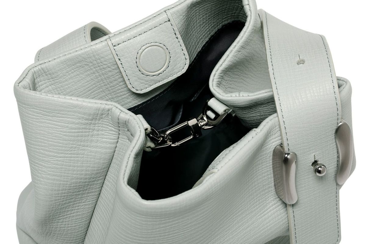 タック ミドルワンショルダーバッグ ライトグレー